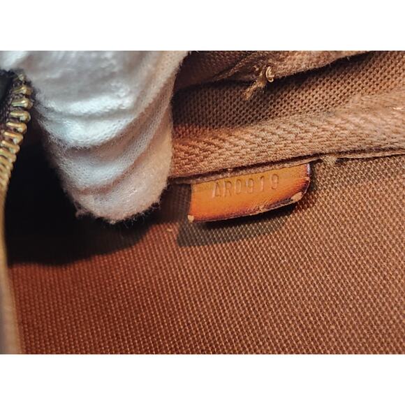 Louis Vuitton Pochette Accessoires Shoulder Bag Brown LV Monogram - Picture 15 of 15